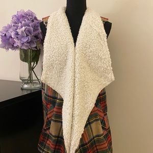 NWOT Women’s Maurices Plus Size Red & Green Plaid Sherpa Vest, Size 0X